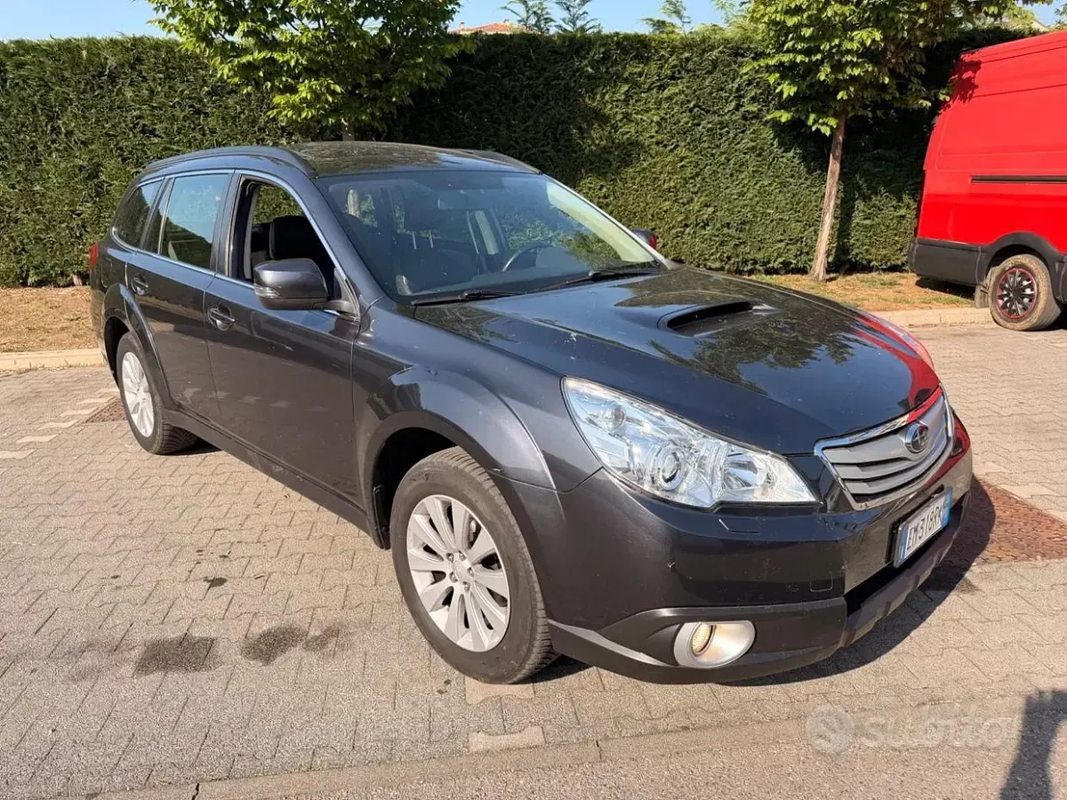 Usata Subaru Outback 150 CV (110 kW) 2012 Grigio Station wagon