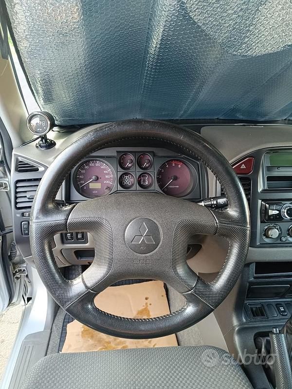 Usata Mitsubishi Pajero 115 CV (84 kW) 2002 Grigio SUV