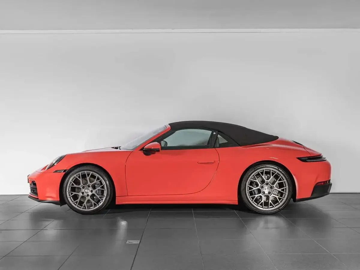Usata Porsche 992 Sport 394 CV (289 kW) 2024 Guards red Cabrio