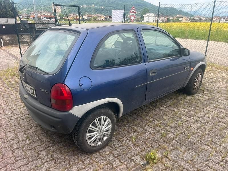 Usata Opel Corsa 45 CV (33 kW) 1995 Blu Utilitaria