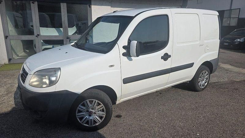 Usata Fiat Doblò 103 CV (75 kW) 2010 Bianco / pastello Monovolume