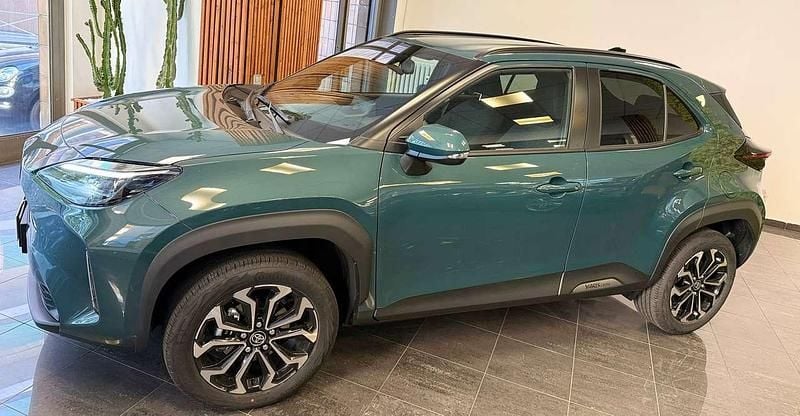 Nuova Toyota Yaris Cross Comfort 131 CV (96 kW) 2025 Everest green SUV