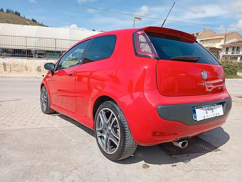 Usata Fiat Punto Evo Dynamic 135 CV (99 kW) 2011 Rosso Utilitaria