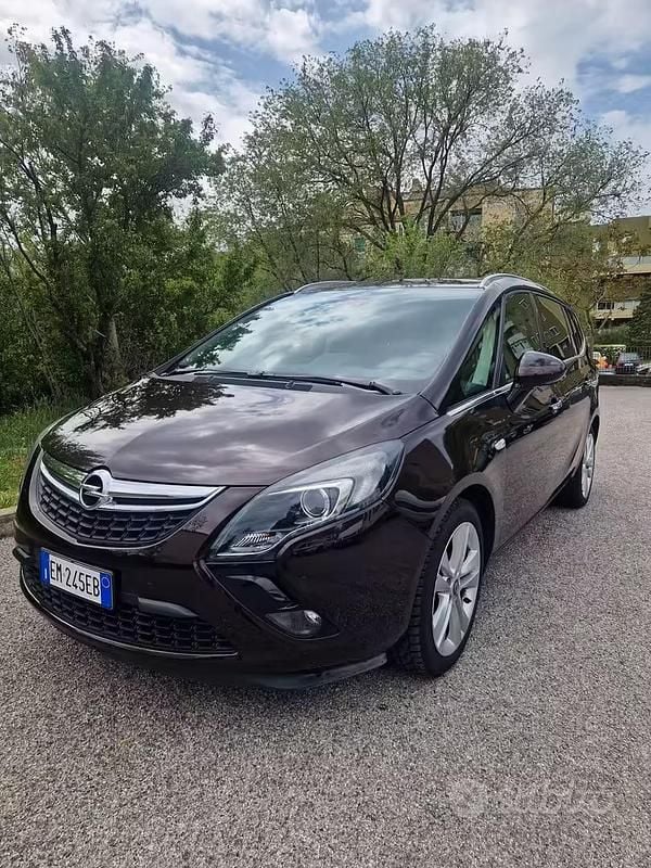 Usata Opel Zafira 131 CV (96 kW) 2012 Marrone Monovolume