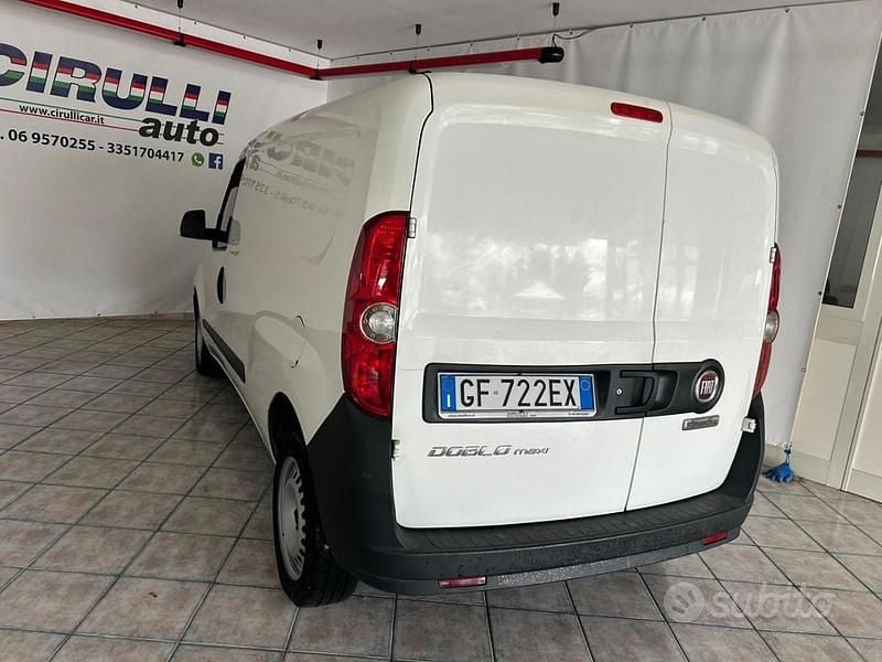 Usata Fiat Doblò Easy 105 CV (77 kW) 2021 Bianco pastello Monovolume