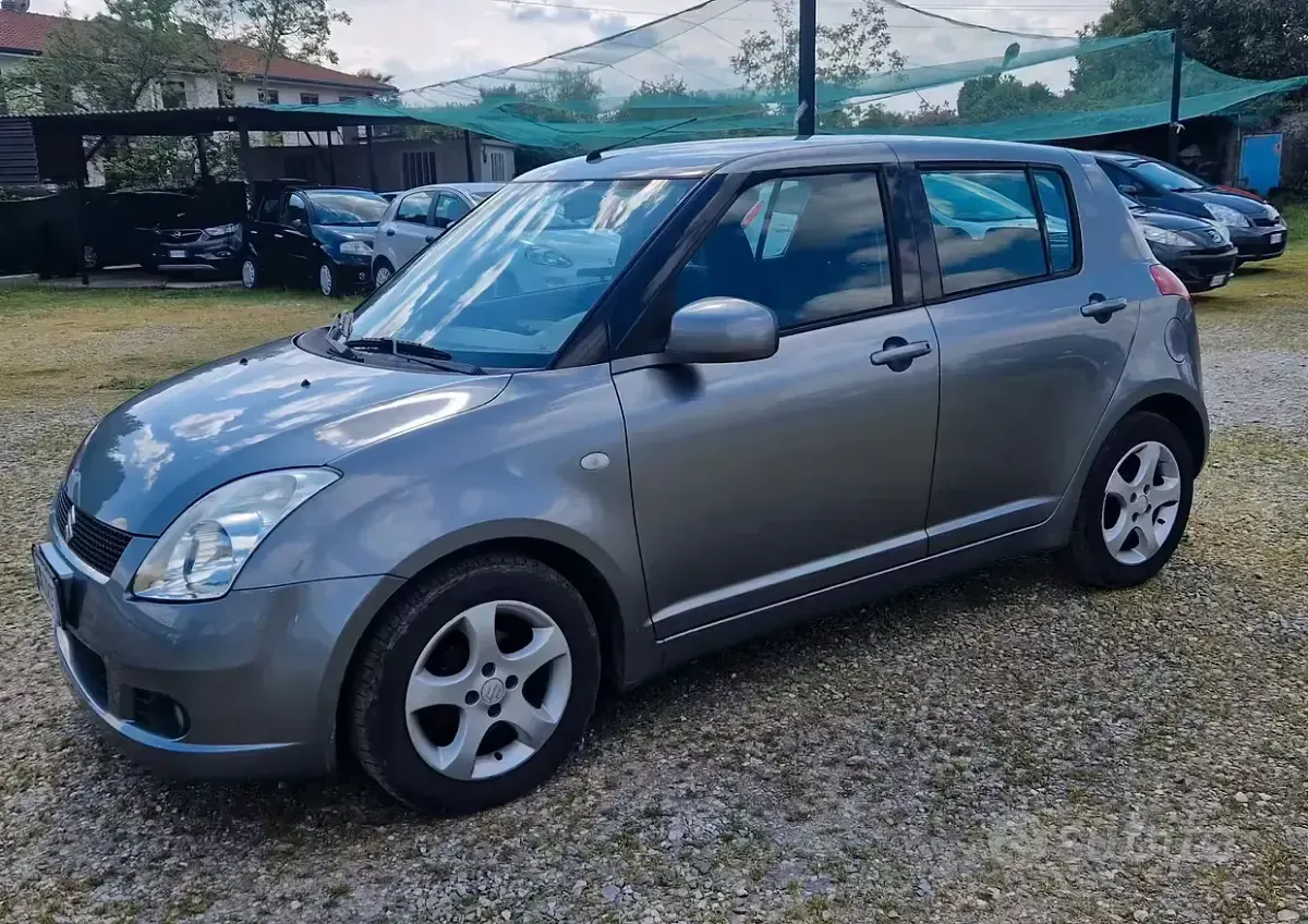 Usata Suzuki Swift GLX 92 CV (67 kW) 2005 Grigio Utilitaria