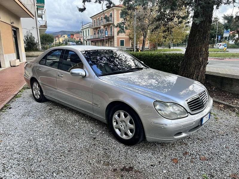 Usata Mercedes S500 306 CV (225 kW) 2000 Argento Berlina