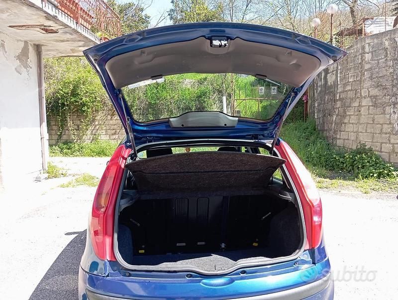 Usata Fiat Punto 80 CV (58 kW) 2002 Blu Utilitaria