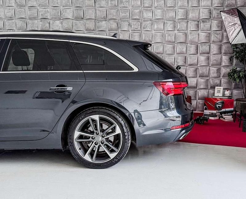 Usata Audi A4 Design 150 CV (110 kW) 2019 Grigio Station wagon