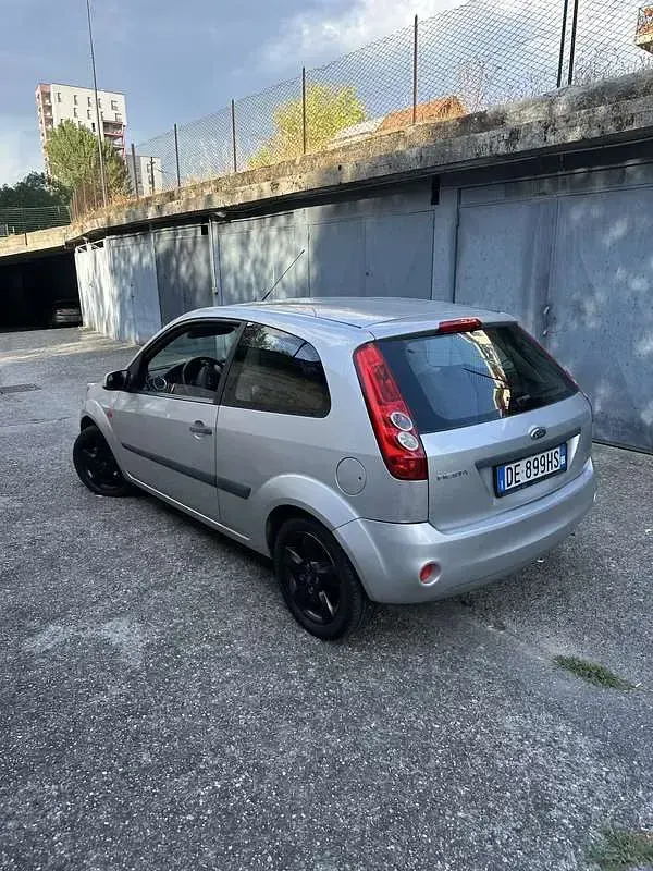 Usata Ford Fiesta 75 CV (55 kW) 2007 Utilitaria
