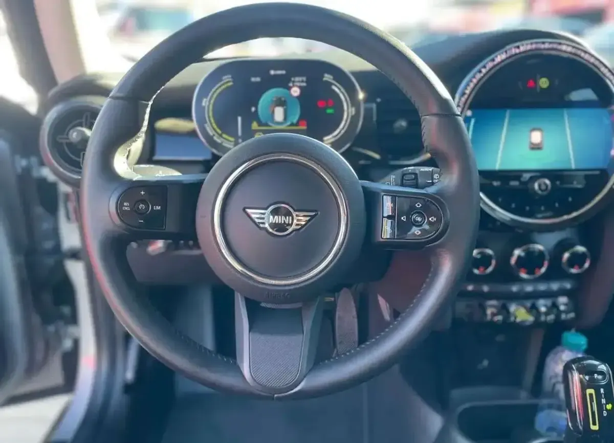 Usata Mini Cooper SE 75 kW (102 CV) 2022 Argento Utilitaria