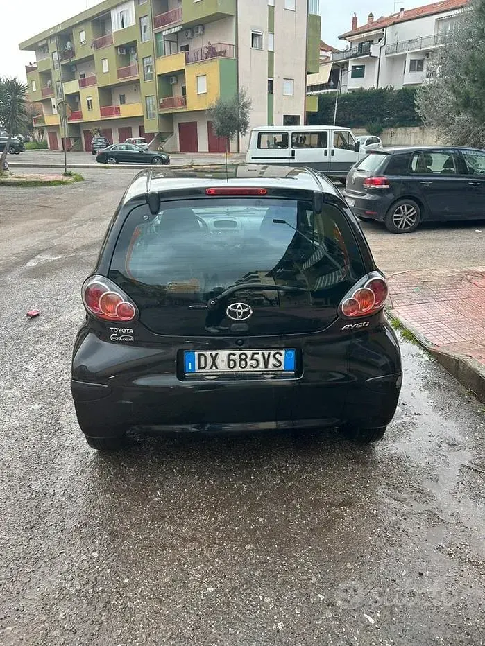 Usata Toyota Aygo 68 CV (50 kW) 2009 Nero Utilitaria