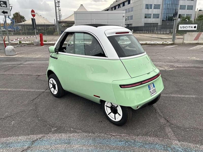 Nuova Micro Microlino 11 kW (15 CV) 2026 Verde Utilitaria