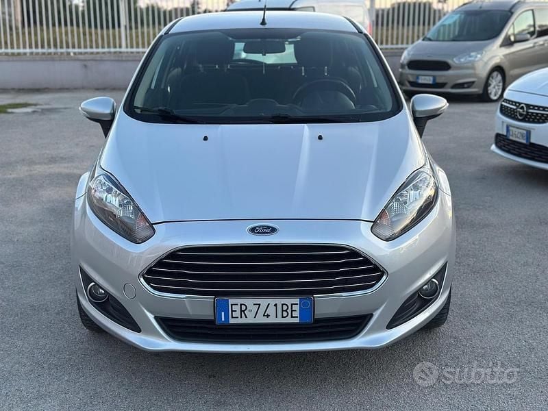 Usata Ford Fiesta Business Edition 97 CV (71 kW) 2013 Grigio Berlina