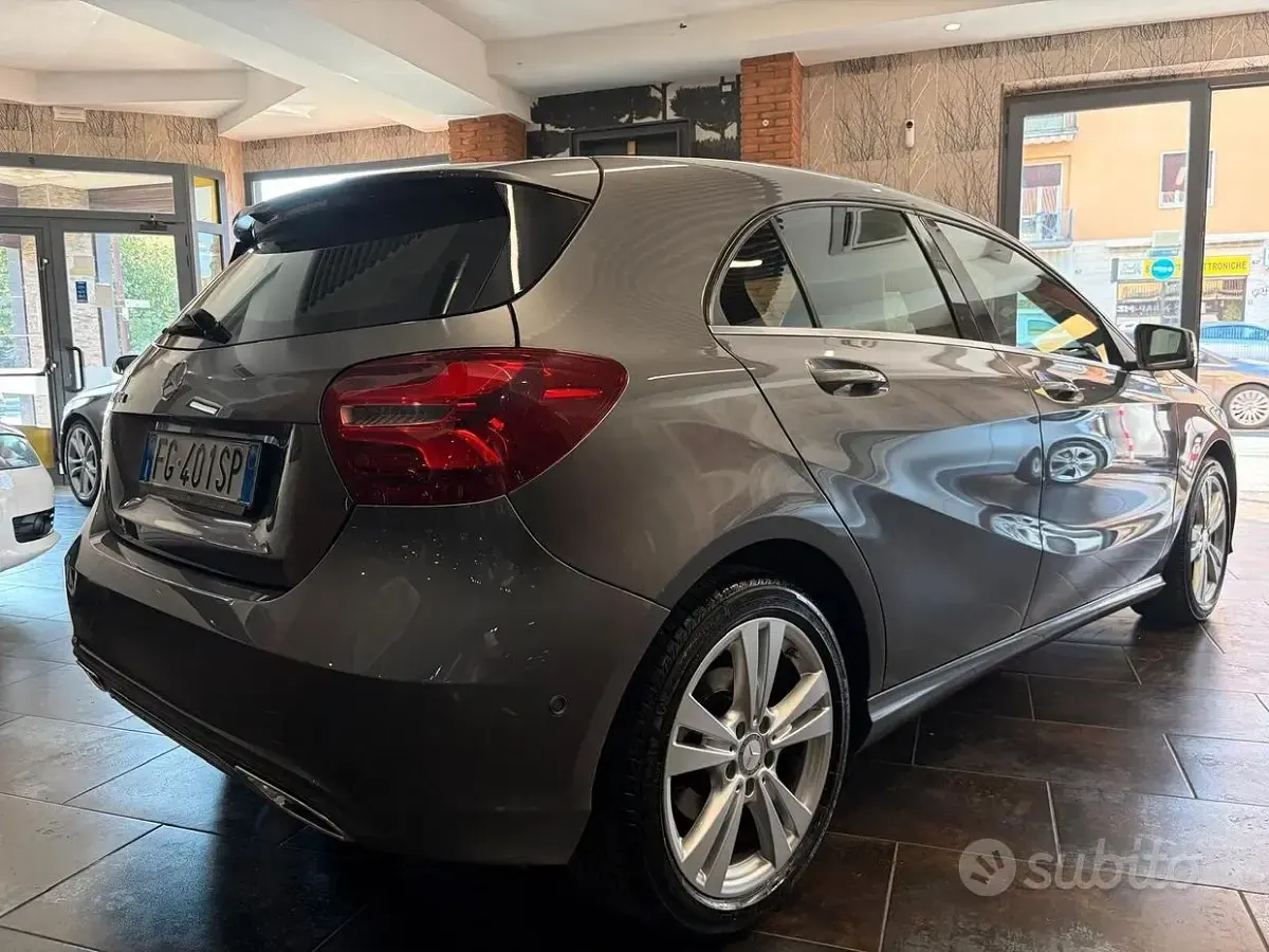 Usata Mercedes A200 Premium 136 CV (100 kW) 2016 Grigio Utilitaria