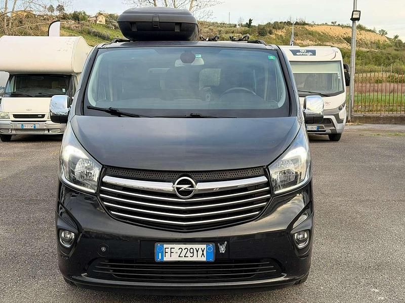 Usata Opel Vivaro 125 CV (91 kW) 2016 Nero Monovolume