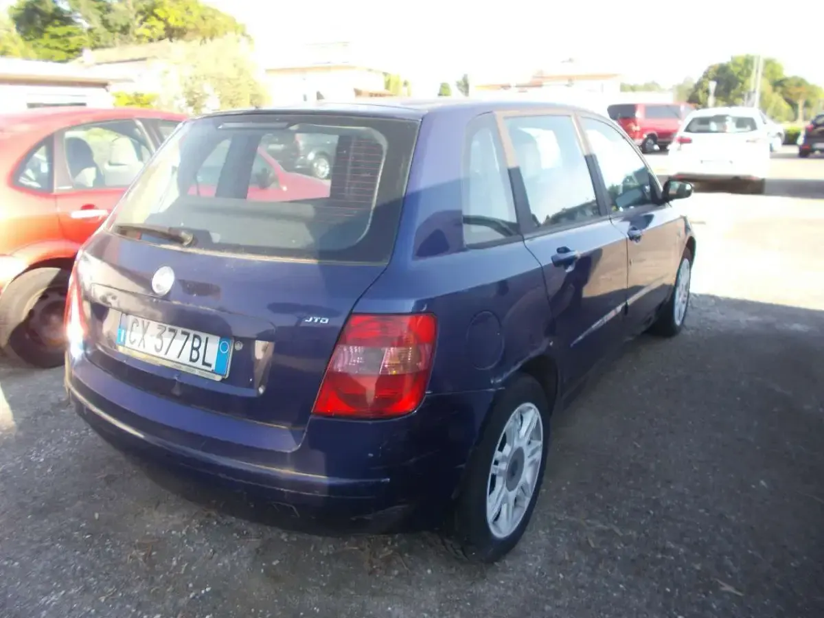 Usata Fiat Stilo Dynamic 116 CV (85 kW) 2005 Blu/azzurro Berlina