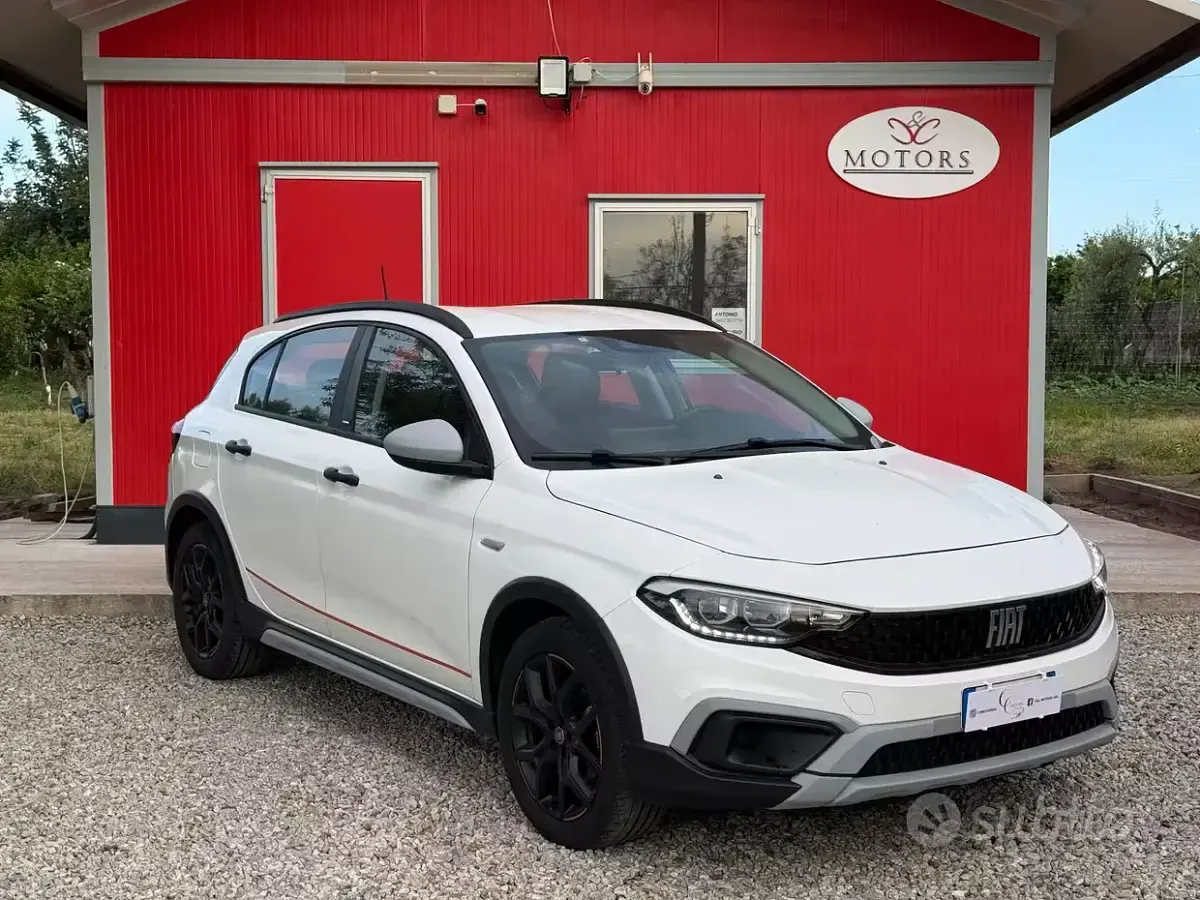 Usata Fiat Tipo Cross 131 CV (96 kW) 2023 Bianco Berlina