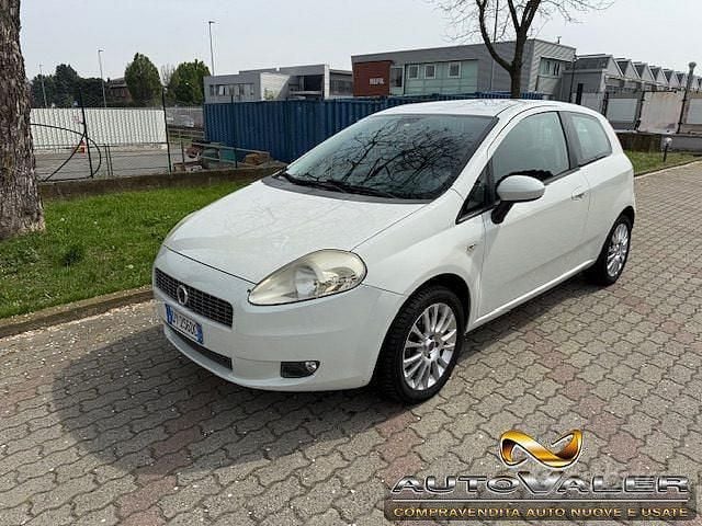 Usata Fiat Grande Punto Dynamic 77 CV (56 kW) 2009 Bianco Utilitaria