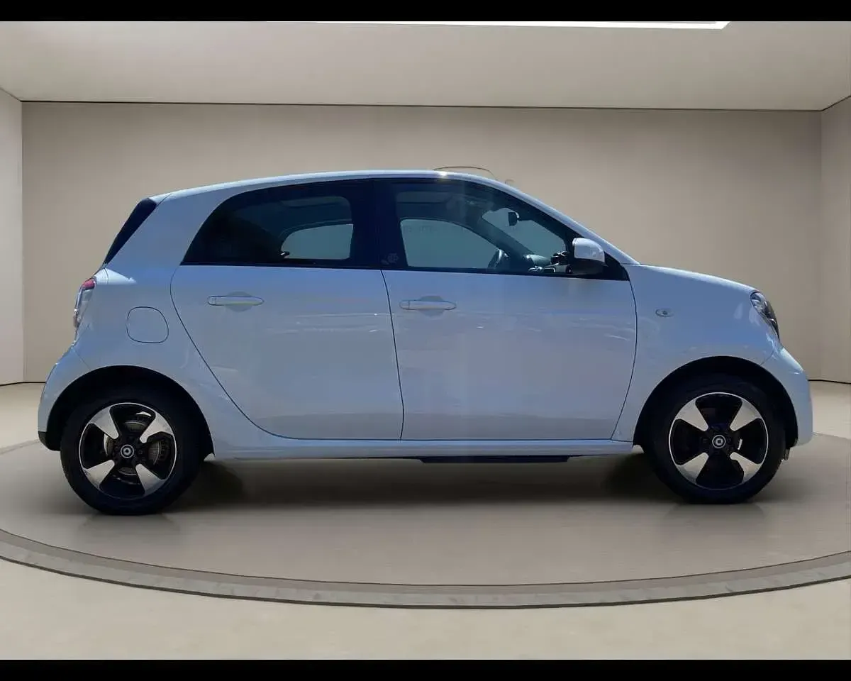 Usata Smart ForFour Electric Drive Passion 41 kW (56 CV) 2021 Bianco Utilitaria