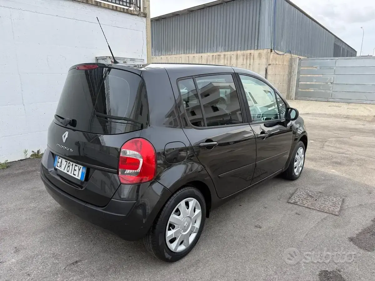 Usata Renault Modus 75 CV (55 kW) 2010 Nero Monovolume