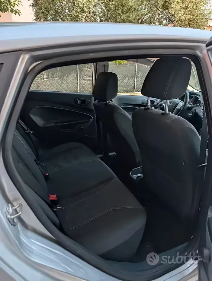 Usata Ford Fiesta Titanium 68 CV (50 kW) 2010 Grigio Berlina