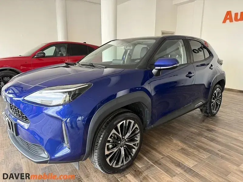 Usata Toyota Yaris Cross Lounge 116 CV (85 kW) 2022 Azzurro SUV