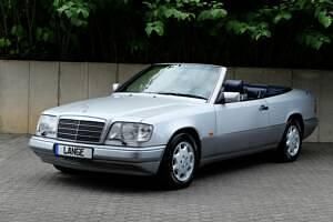 Usata Mercedes E320 220 CV (161 kW) 1994 Argento Cabrio