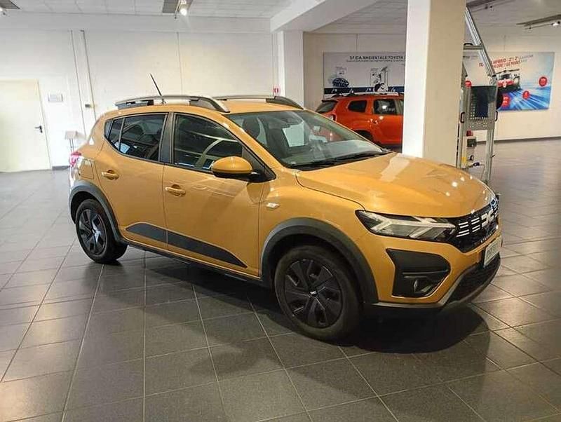 Usata Dacia Sandero Expression 101 CV (74 kW) 2024 Beige Utilitaria