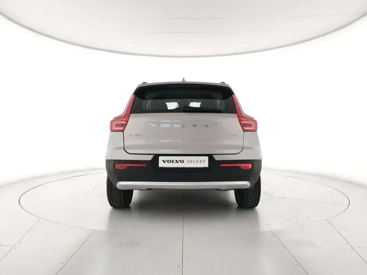 Gebraucht Volvo XC40 163 PS (119 kW) 2023 Silber SUV
