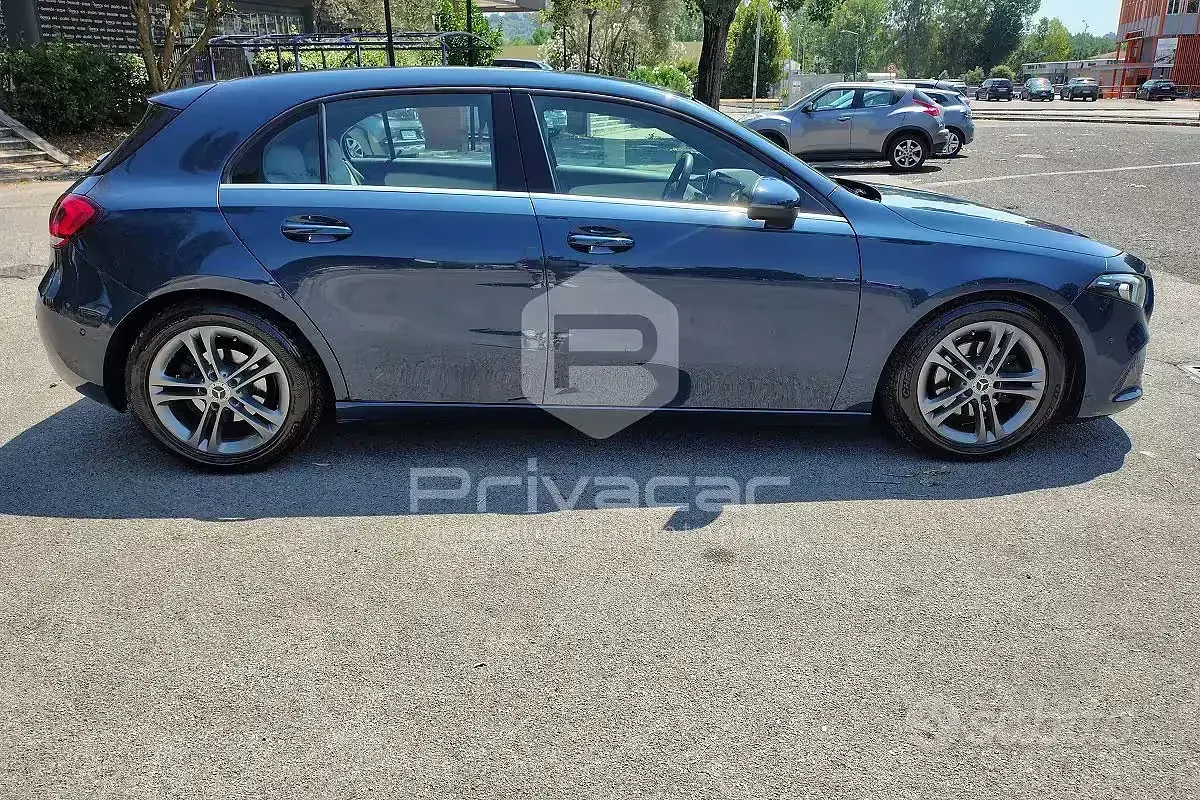 Usata Mercedes A180 Business 116 CV (85 kW) 2019 Blu Utilitaria