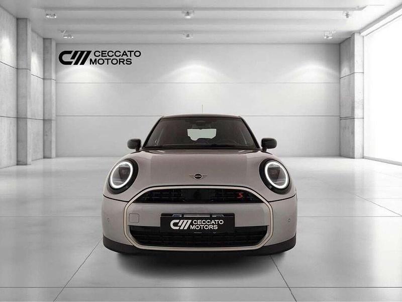 Usata Mini Cooper S Favoured 204 CV (150 kW) 2025 Melting silver iii Utilitaria