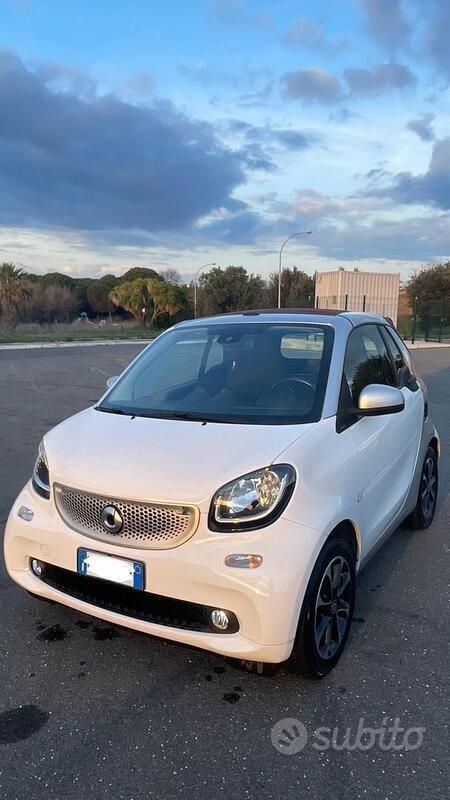 Bianco Usata 2016 Smart ForTwo Cabrio Cabrio | 14.200 € (Molto cara) - Immagine 1/4