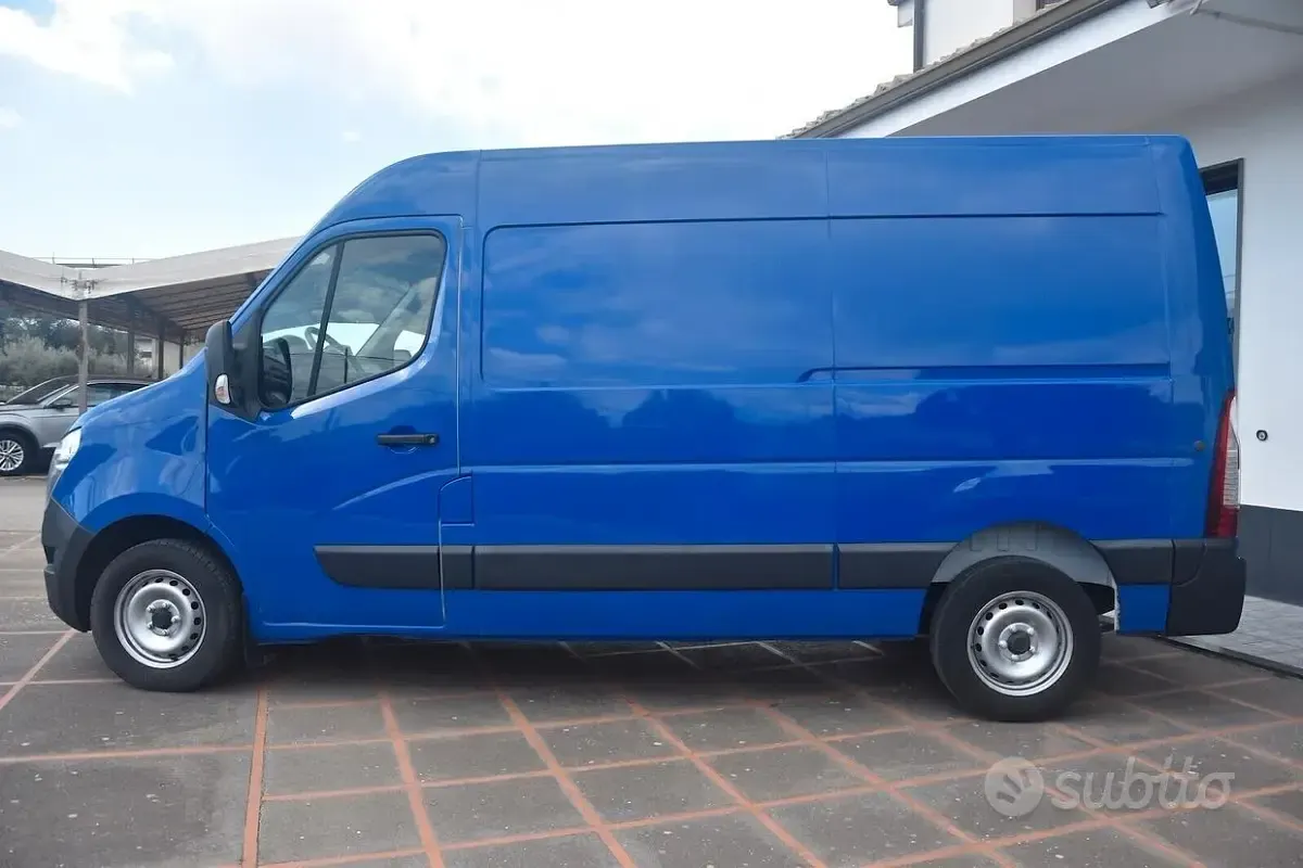 Usata Nissan Interstar Acenta 135 CV (99 kW) 2022 Bluazzurro Furgone