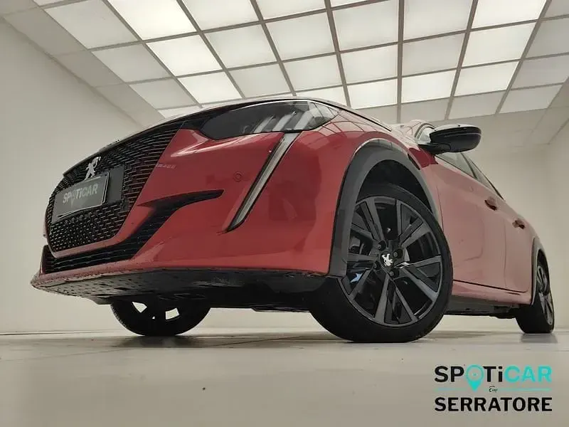 Usata Peugeot e-208 GTi 100 kW (136 CV) 2023 Rosso Utilitaria