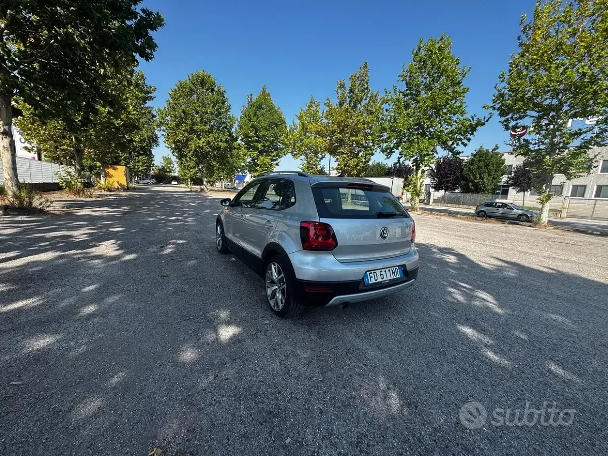 Usata VW Polo Cross 90 CV (66 kW) 2016 Grigio Utilitaria