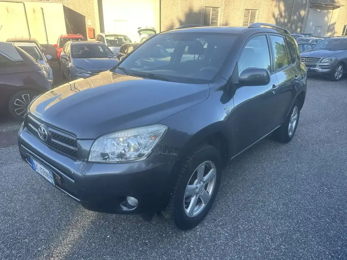 Usata Toyota RAV4 Luxury 136 CV (100 kW) 2006 Grigio SUV