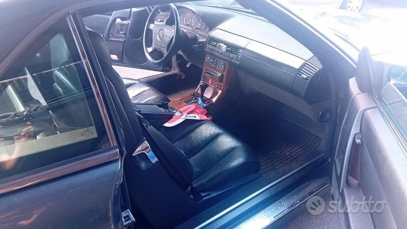 Usata Mercedes SL300 320 CV (235 kW) 1993 Nero Cabrio