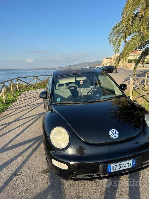 Usata VW New Beetle 90 CV (66 kW) 1999 Nero Utilitaria