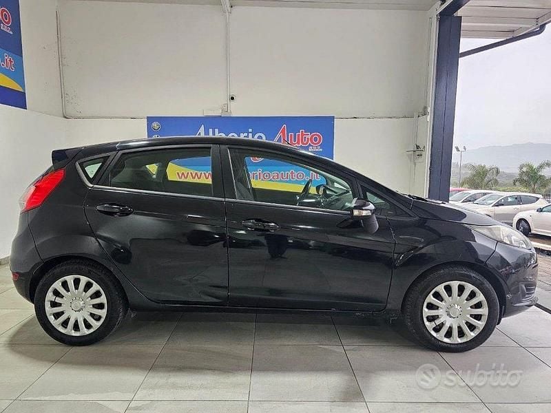 Usata Ford Fiesta 75 CV (55 kW) 2014 Nero Utilitaria