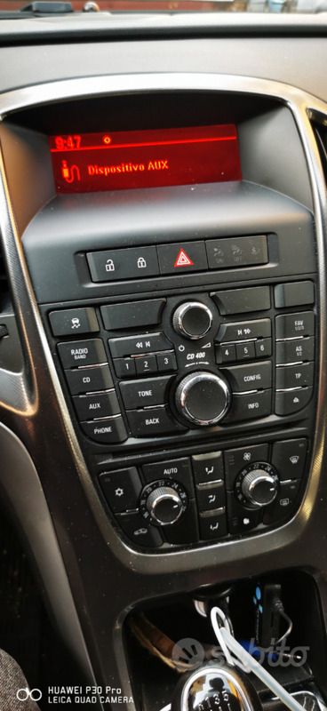 Grigio Usata 2011 Opel Astra Due volumi | 6500 € (Molto cara) - Immagine 1/4