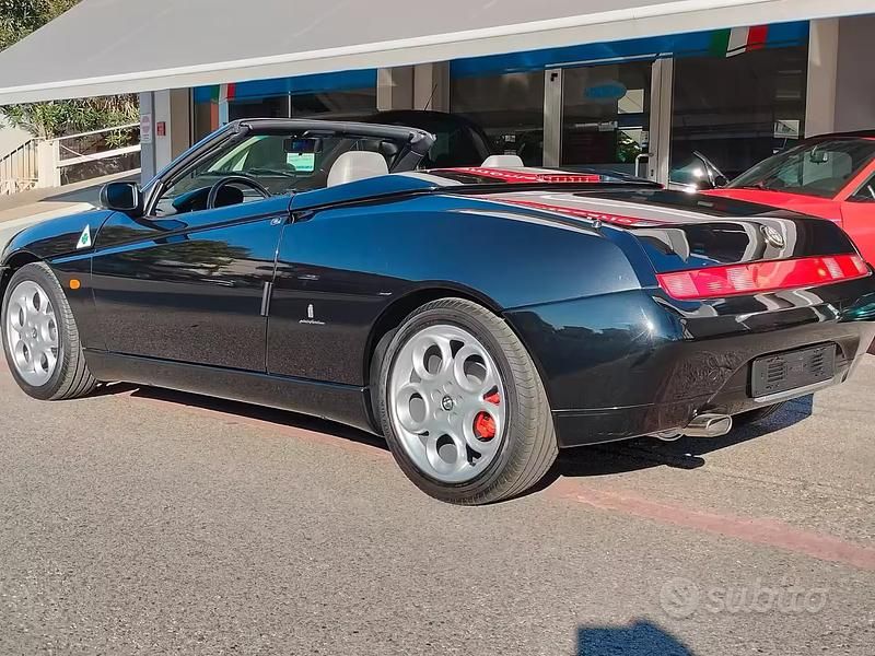 Usata Alfa Romeo Spider 150 CV (110 kW) 2001 Nero metallizzato Cabrio