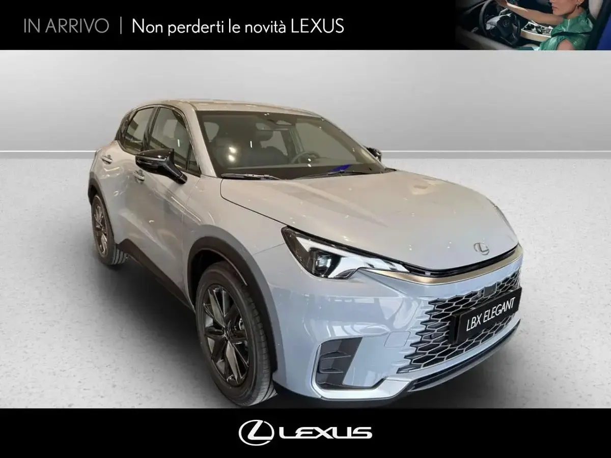 Nuova Lexus LBX 136 CV (100 kW) 2025 Nero SUV