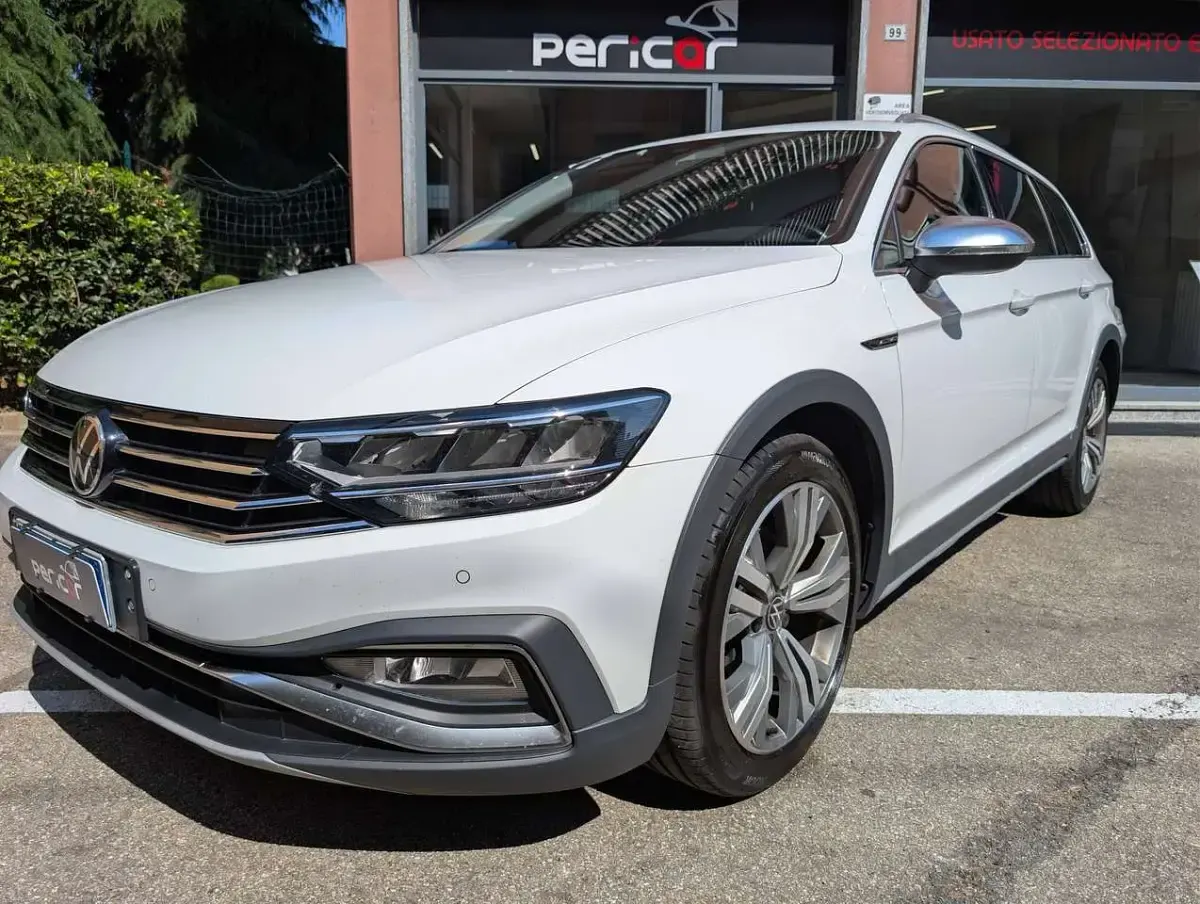 Usata VW Passat Alltrack 190 CV (139 kW) 2021 Bianco Station wagon