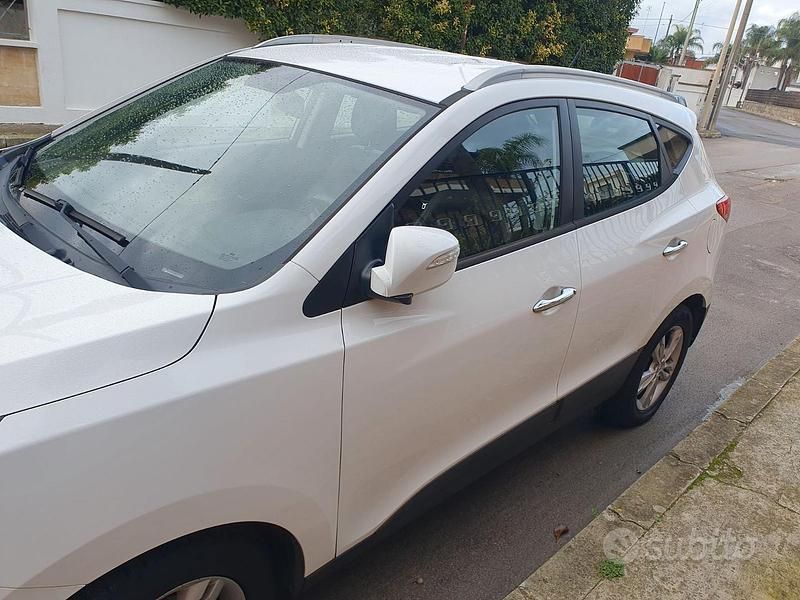 Bianco Usata 2012 Hyundai ix35 SUV | 4800 € - Immagine 1/4
