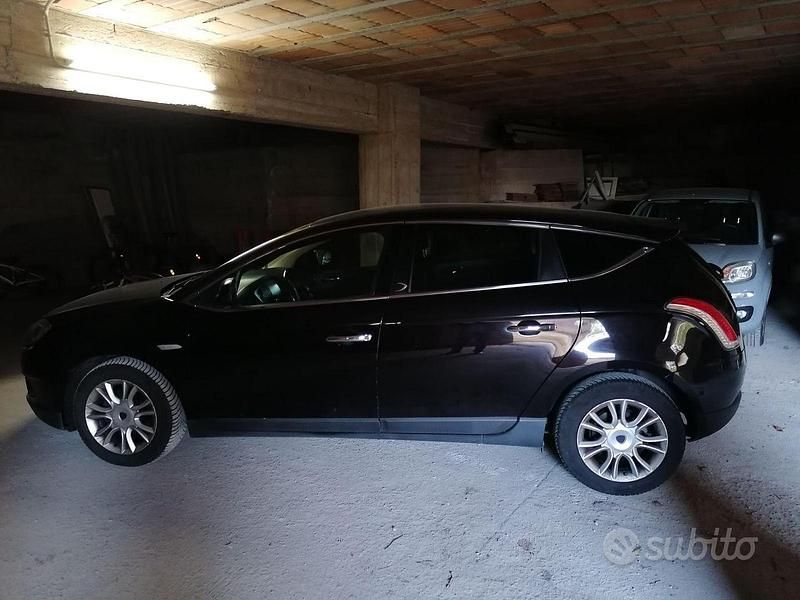 Usata Lancia Delta 120 CV (88 kW) 2012 Nero Utilitaria