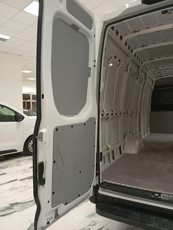 Usata Iveco Daily 155 CV (114 kW) 2023 Bianco Berlina