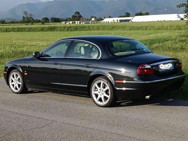 Nero Usata 2007 Jaguar S-Type Executive Tre volumi | 5800 € (Buon prezzo) - Immagine 1/4