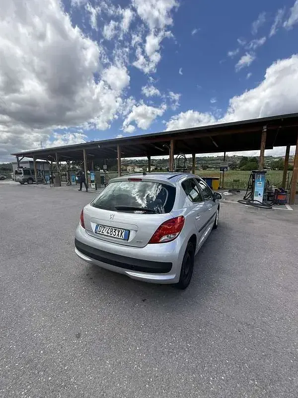 Usata Peugeot 207 73 CV (53 kW) 2009 Berlina