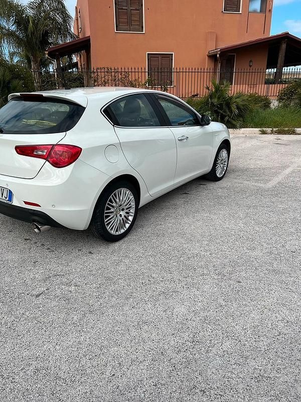 Usata Alfa Romeo Giulietta 150 CV (110 kW) 2015 Bianco Utilitaria